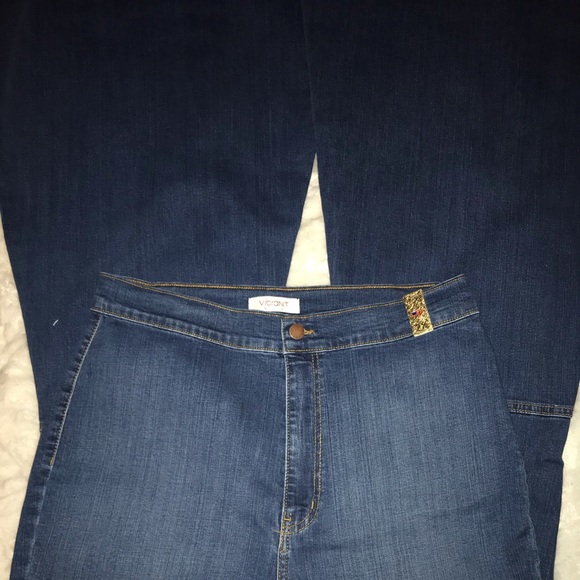 Plus Bella Flare Distressed Pants - Picture 4 of 8